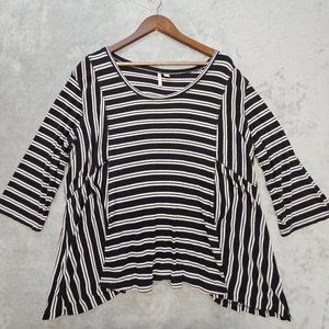 CATO Top Womens 26/28W‎ Black White Striped Stretch Sharkbite Lightweight Knit